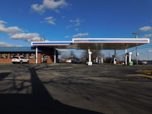 This convenience store is convenient if you are on the east side of Lawrenceburg.