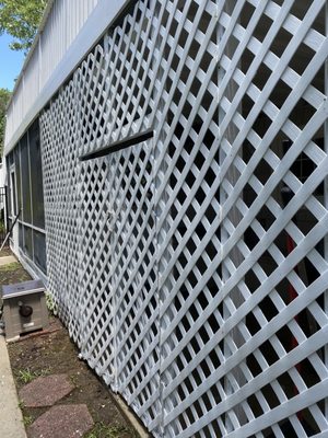 Lattice , Screened in porch.