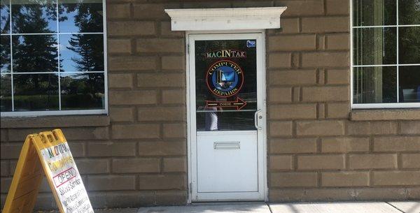 Entry to MacInTak Computers at 50 Mount Hope Avenue