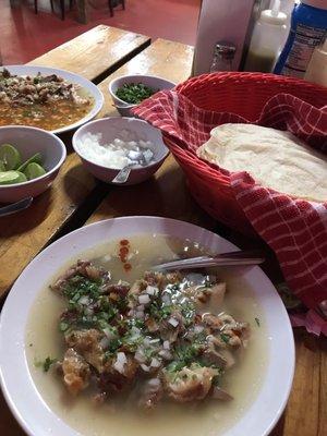 Birria Tatemada con tortillas echas a mano.