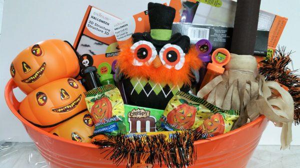 Happy Halloween Gift Basket. This fun gift shop designed this gift basket delivery Phoenix. This is the best gift shop!