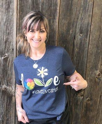 Hello! I'm Randee, owner of LoveLivesHair, sporting a custom T-shirt from my extra side biz with JElizabeth Boutique!