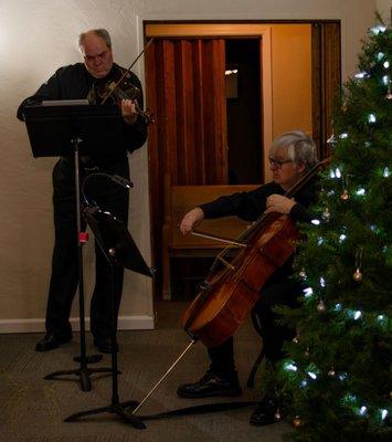 Serenade at a Christmas event honoring those who left us in 2022