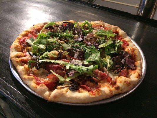 Fresh ingredients and so tasty and the crust is good