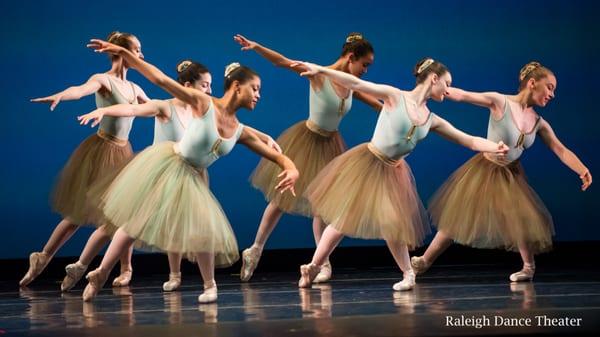 Raleigh Dance Theatre performing Lueur. Choreography by Mary LeGere. Photo courtesy of Richard Calmes