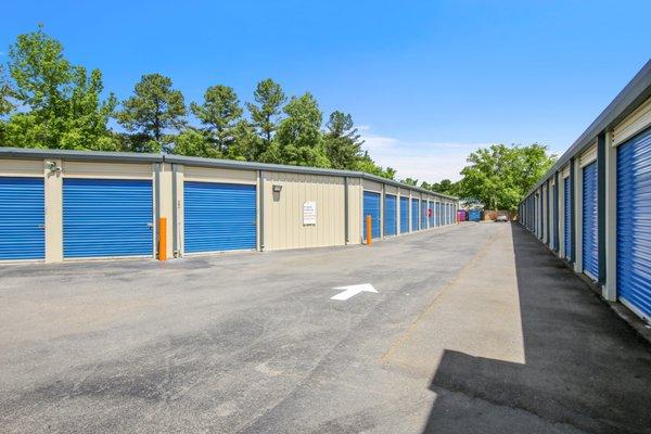 Drive up units of Morningstar Storage at Carowinds