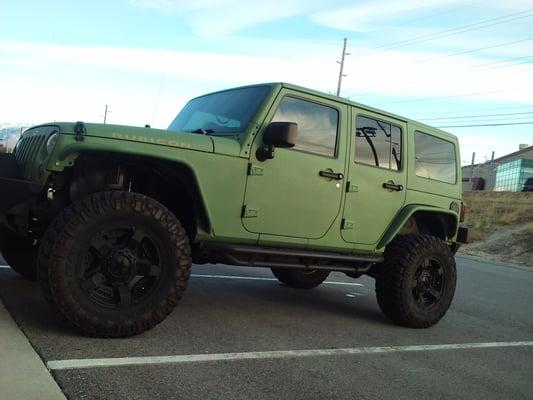 Jeep Rubicon 3inch lift on 35's.