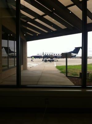 A totally empty plane flying back to Great Bend, KS. Meanwhile, 7hr delay to Denver.