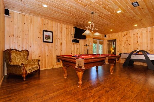 We have cabins with spacious game rooms.