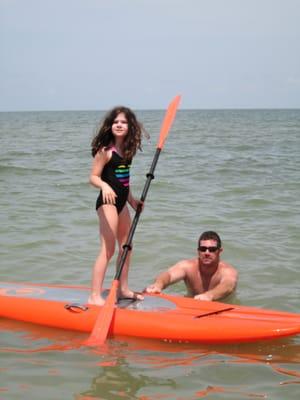 She master paddle board in 10 minutes, what an athlete