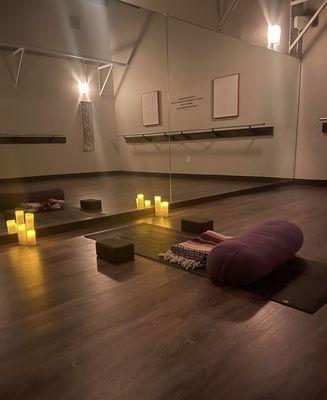 Restorative ‍
Every Thursday evening, we offer you a space to unwind, refresh, and melt into stillness & relaxation.