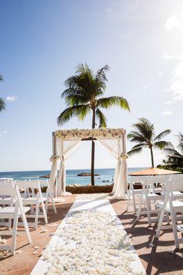 Floral - Yvonne Design | Venue - Disney Aulani | Photography - Chrissy Lambert Photography