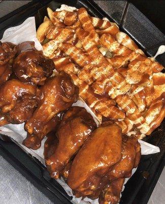 15pc Honey bbq/Spicy bbq served with BBQ Ranch Fries!