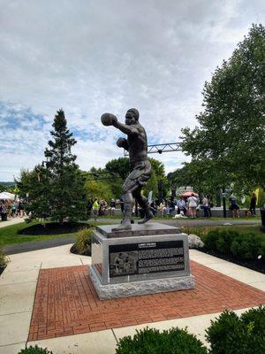 Larry Holmes statue