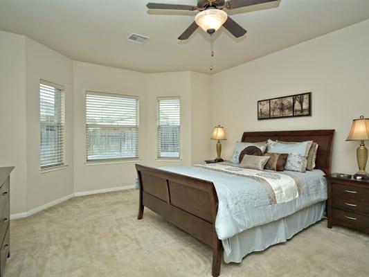 Master Bedroom : New Listing : A gorgeous golf community home  in a cul-de-sac.
 4203 Windberry Ct., Round Rock , TX , 78665