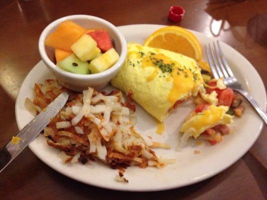 Denver omelet (ham, green pepper and onion) w fruit bowl (costs about $2 more) and hashbrowns.