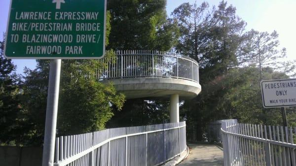 Overpass near the end of the plaza.