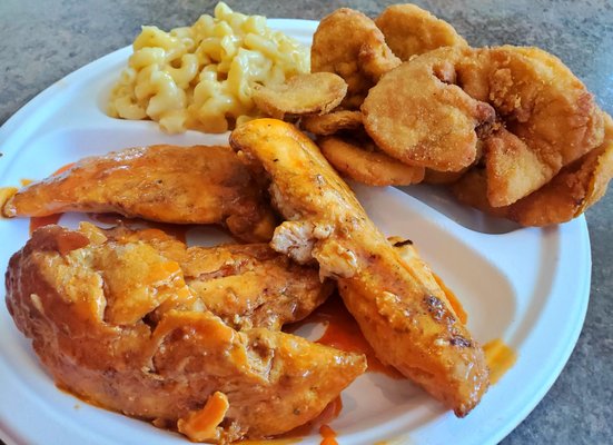 Grilled Buffalo Chicken Tenderloins, Mac n' Cheese, Fried Squash. Yum, yum, get'cha some!