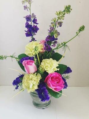 Gorgeous arrangement

Call us for delivery..