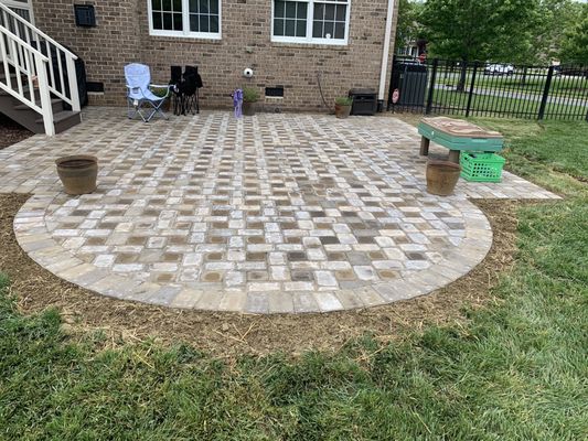 Patio with plaza stone pavers