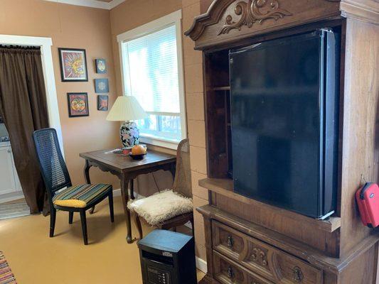 Refrigerator, study with garden view to the mountains