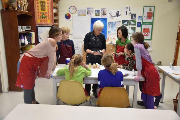 Lynn with a Drawing, Painting, and Sculpting class