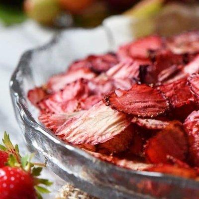 Variety of Sugarless Dried Fruits
 Strawberries