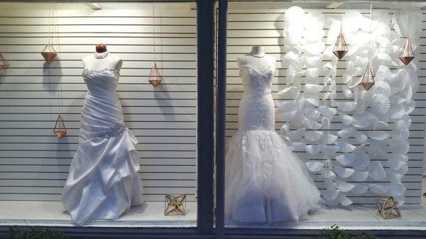 Find your perfect wedding gown with our extensive selection of High End Designers at 50 - 75% off retail. Everyday off the rack sample sale!