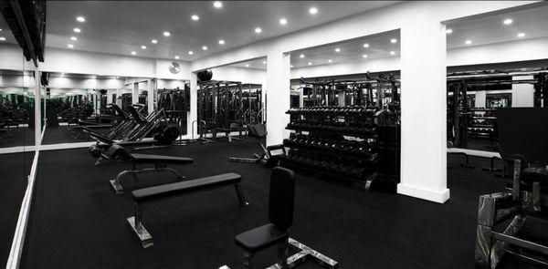 Photos of the private facility where Saul trains clients. Inquire for more details on 1:1 personal training in West LA/WeHo/Beverly Hills.