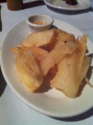 Fried yucca with garlic sauce