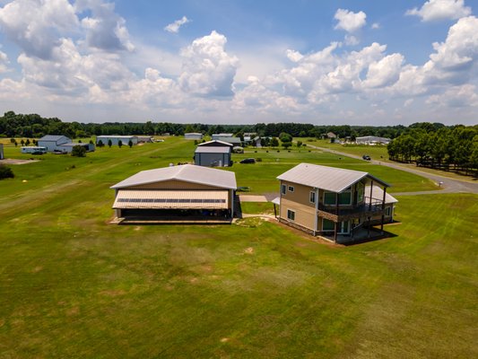 Hangar & House at Central Arkansas 
 Aviation Community - Gives a whole new meaning to "flying home"!