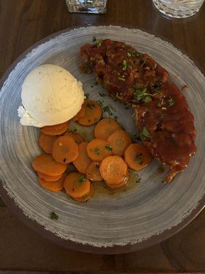 Meatloaf Mashed potatoes and carrots