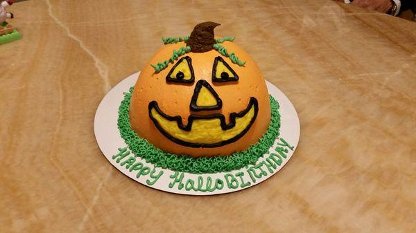 Pumpkin pinata cake!