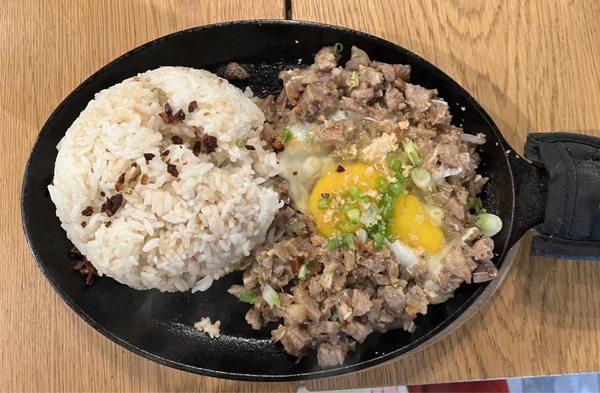 Sizzling sisig plate