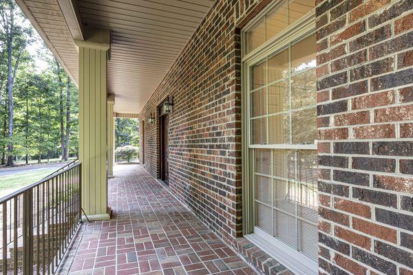 This ideal porch leaves you lost for words.