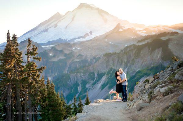 Couple hiking at Artist Point Mt Baker National Park