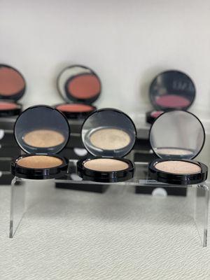 Highlighters and blushes