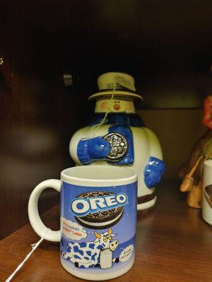 Vintage Oreo cookie jar and mug