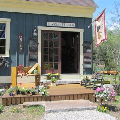 Lizziesraggs Farmhouse Primitives is a quaint shop that carries, antiques, vintage, and handmades.