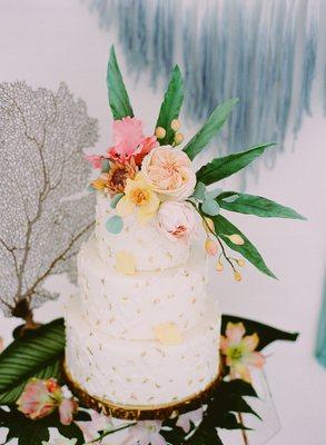 Tropical Wedding Cake Featured @The Knot