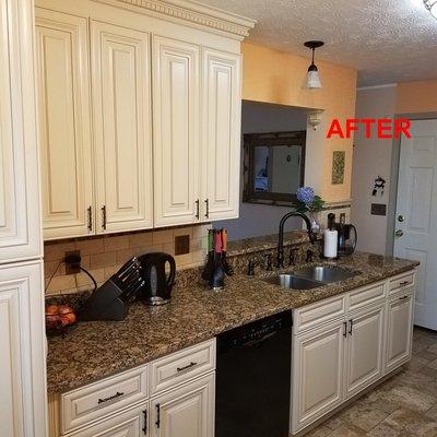 Creme Glazed Maple Cabinets with Giallo Fiorito Granite Countertops