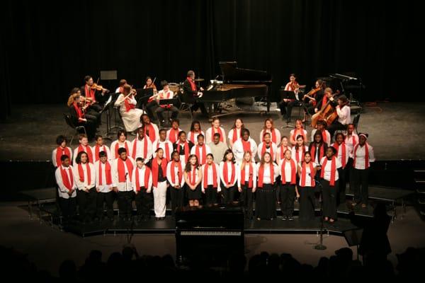 Gene Kelly conducts the Cambridge Rindge & Latin high chorus in the Hallelujah Chorus.