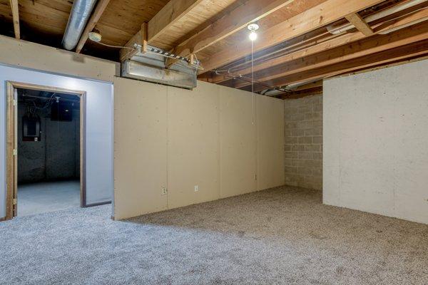 Spacious flex room in basement!