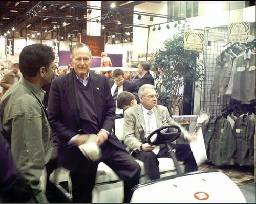 President Bush Snr & Jin Visit at the Safari Convention