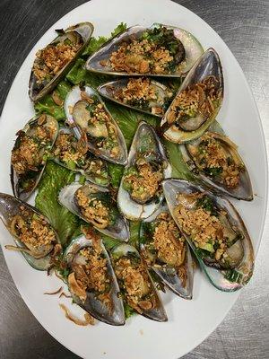 Grilled Mussels with onion