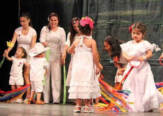 Los Lupeños Academy students performing at session recital