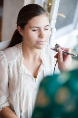 Makenzi at work with her airbrush makeup prior to a high school senior photo shoot