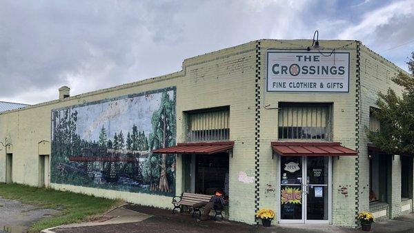 Building with a trained mural on in Folkston.