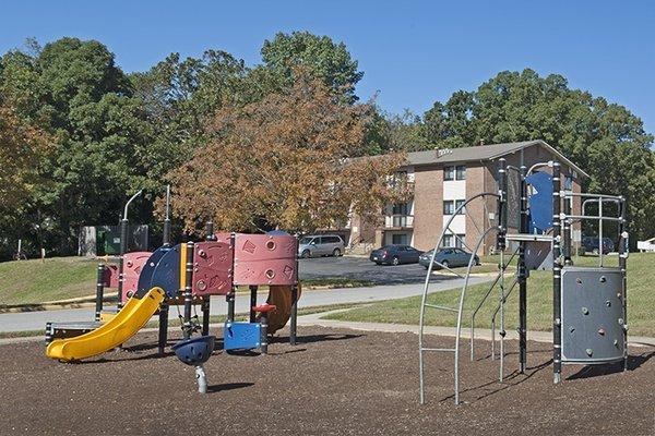 Oak Park Apartments in Salem, VA. Offering one, two and three bedroom apartments for rent is Salem.