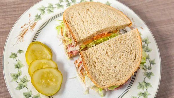 Roast beef & cheese on rye